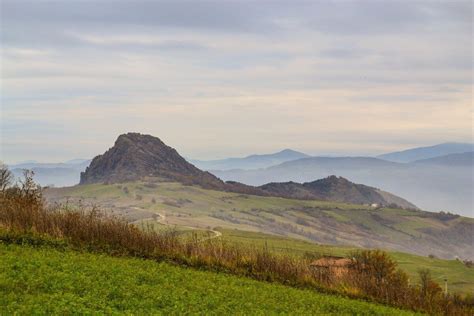 naviga verso piacenza|Pietra Parcellara : percorsi escursionistici e trekking